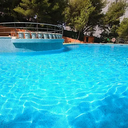 아파트 Three Bedrooms In Near And Strip