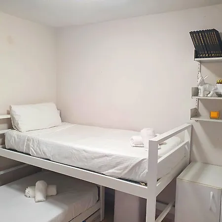 Three Bedrooms In Near And Strip 베니돔